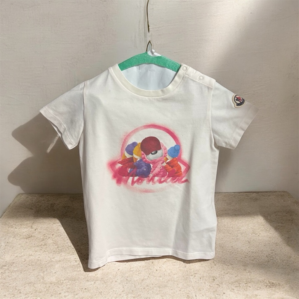 Moncler MAGLIA MANICHE CORTE White and Pink Graphic Tee Dry Cleaned Size 2A